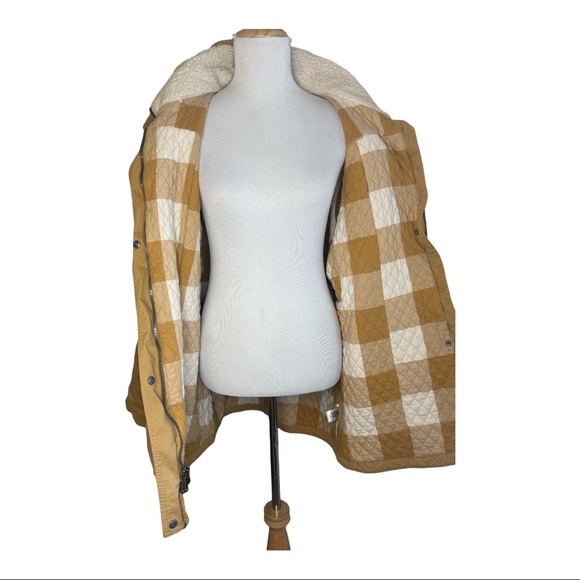 Cabela's Coat - Picture 5 of 9